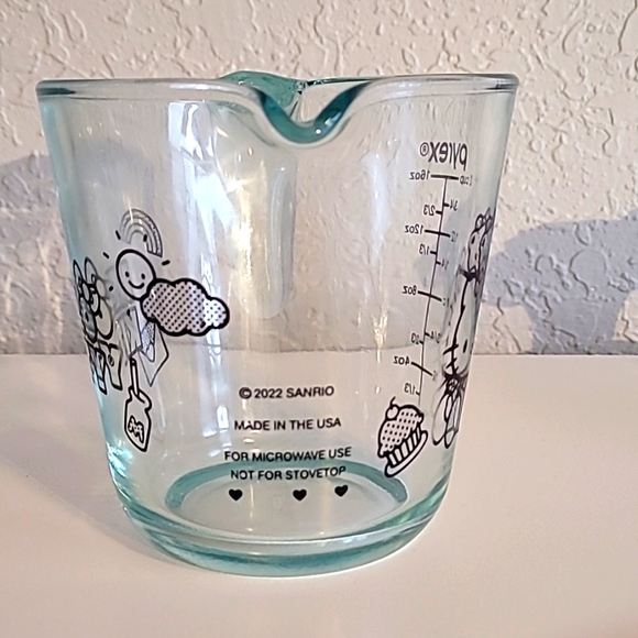 Hello kitty Pyrex measuring cup - Picture 2 of 3